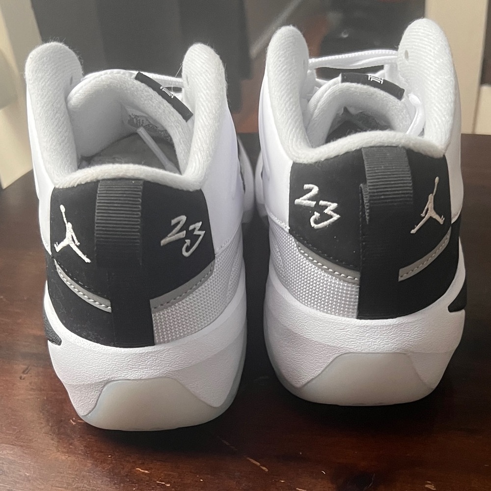 Kids Jordan Max Aura 7 Sneakers White | Black | Brand New